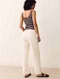 Hoch geschnittene Cargo-Jeans mit geradem Bein und Umschlag