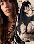 Robe midaxi à taille ajustée, encolure à nouer, en crêpe fleuri