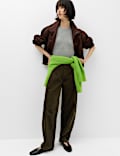 Pantalon coupe barrel en velours c&ocirc;tel&eacute;
