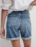 Pantalón corto denim estilo boyfriend