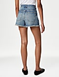 Hochgeschnittene Denim-Shorts im Cut-Off-Design