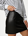 Minijupe coupe &eacute;vas&eacute;e en similicuir &agrave; d&eacute;tail couture