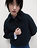 Manteau texturé coupe courte à encolure