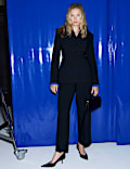 Blazer ajustado sin cuello y con cincha