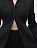 Blazer ajustado sin cuello y con cincha