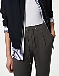 Pantalón tapered al tobillo con cordón ajustable