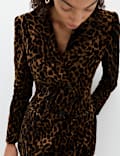 Blazer Pinggang Ketat Motif Macan Tutul Beludru