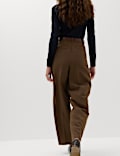 Pantalon &agrave; deux plis et revers