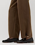 Pantalon &agrave; deux plis et revers