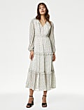Vestido maxi en capas de topos de escote en pico