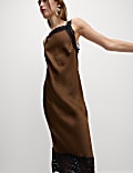 Fond de robe midaxi en satin et dentelle à col carré