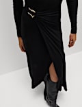 Robe midi à taille ajustée, encolure bateau et anneau sur le devant