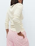 Katoenrijke pyjama met henley-hals en stippen