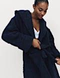 Robe de chambre en polaire imitation peau de mouton à capuche
