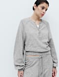 Gestrickter Lounge-Pullover im Henley-Stil in &Uuml;bergr&ouml;&szlig;e