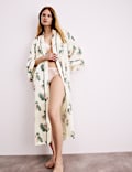 Robe de chambre en satin &agrave; manches larges et motif fleuri