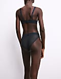 Gemusterter Slip mit hoch ausgeschnittenem Bein und Spitze mit Tivolimuster