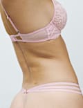 String en dentelle Lindy