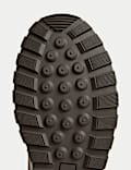 Bottines d&eacute;contract&eacute;es