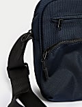 תיק צד עמיד בפני שפשופים בשילוב Stormwear™‎
