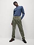 Luxe corduroy chino met plooien en normale pasvorm