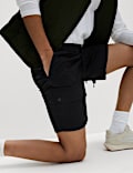 מכנסי קרגו קצרים מבד נמתח וקל משקל בשילוב Stormwear&trade;&lrm;