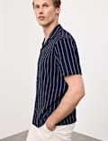 Chemise &agrave; manches courtes et rayures en seersucker froiss&eacute;