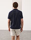 Chemise &agrave; manches courtes et rayures en seersucker froiss&eacute;