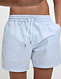 Ριγέ γκοφρέ σορτς με υψηλή περιεκτικότητα σε βαμβάκι