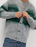 Gestreifte Strickjacke mit V-Ausschnitt und Karomuster