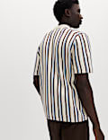 Gestricktes Baumwoll-Poloshirt mit Struktur- und Streifenmuster