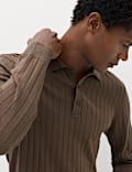 Geripptes Strick-Poloshirt aus Baumwollmischgewebe