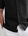 Chemise &agrave; manches courtes coupe standard en m&eacute;lange de coton et lin de luxe