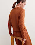 Pull en laine m&eacute;rinos avec soie &agrave; col en V