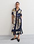 Robe chemise midi à rayure latérale et imprimé feuilles
