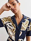 Robe chemise midi à rayure latérale et imprimé feuilles