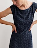 Robe midi en dentelle géométrique