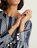 Gemustertes Mini-Etuikleid mit hohem Seidenanteil