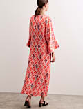 Linear Wave Print V-Neck Maxi Shift Dress
