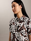 Robe chemise coupe courte 100&nbsp;% lin &agrave; motif fleuri