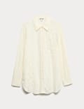 Chemise brodée à fermeture boutonnée, coupe longue et encolure