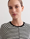 Top côtelé à rayures et détail couture