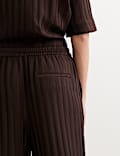 Pantalon textur&eacute; coupe large &agrave; rayures