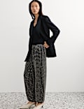Pantalon coupe barrel longueur cheville avec ornement