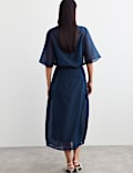 Jupe midi coupe droite en lyocell &agrave; devant pliss&eacute;
