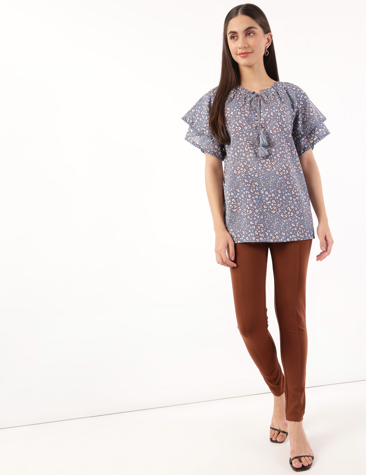 

Marks & Spencer Viscose Mix Printed Tie-up Neck Top (FEMALE, BLUE MIX, 16)
