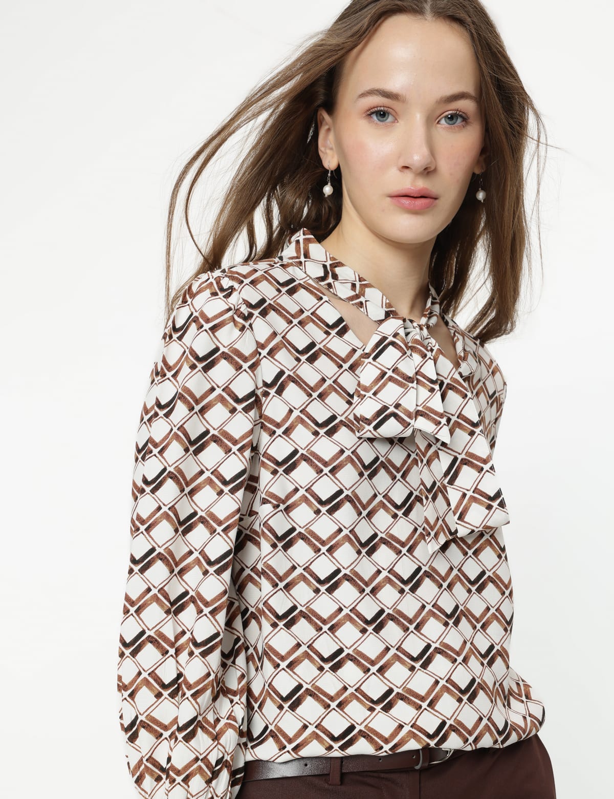 

Marks & Spencer Pure Viscose Printed Bishop Sleeves Blouse (FEMALE, IVORY MIX, 10-REG)