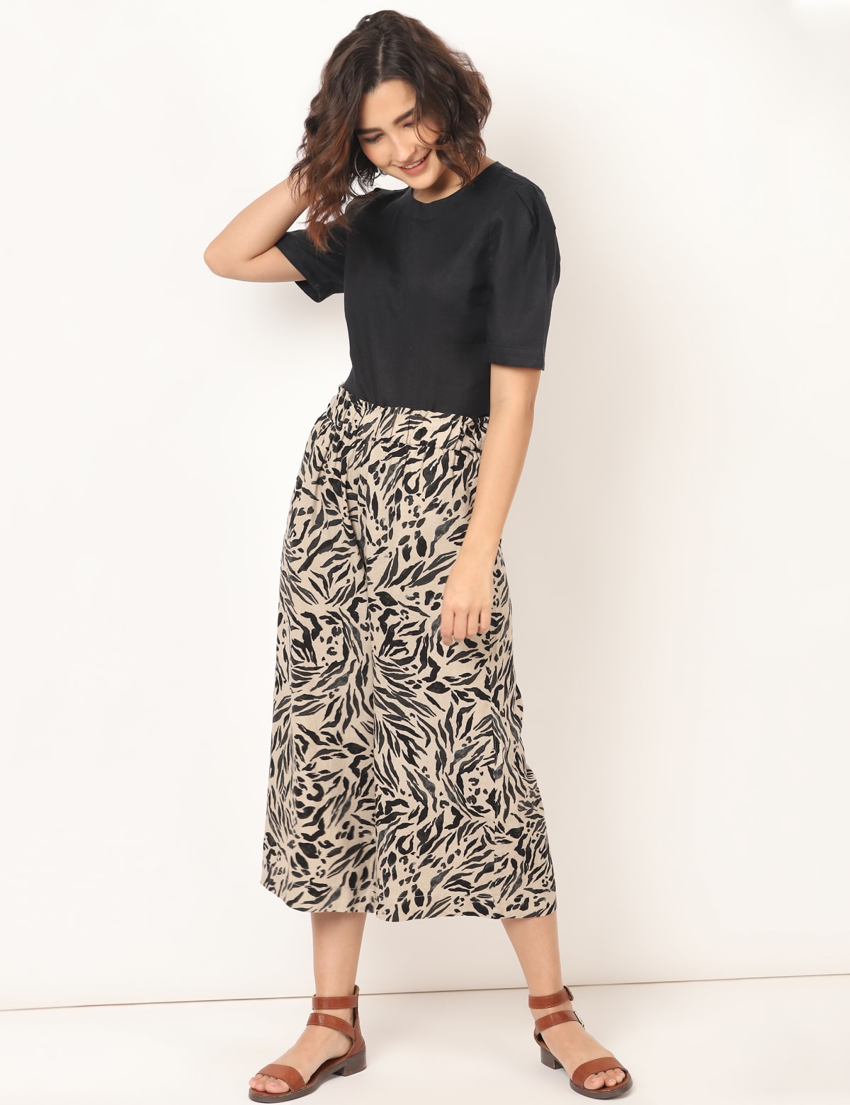 

Marks & Spencer Linen Mix Printed Regular Fit Culottes (FEMALE, NATURAL MIX, 8-LNG)
