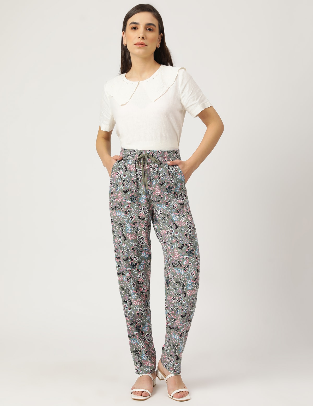 

Marks & Spencer Linen Mix Floral Print Loose Fit Trousers (FEMALE, MULTI, 8-REG)