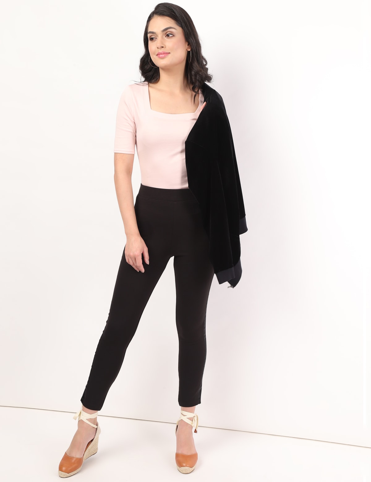 

Marks & Spencer Viscose Blend Solid Ankle Treggings (FEMALE, BLACK, 6-REG)